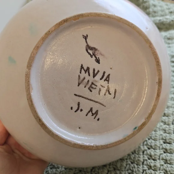 Handmade Pottery Leaves Large Bowl - Heavy - Picture 5 of 5